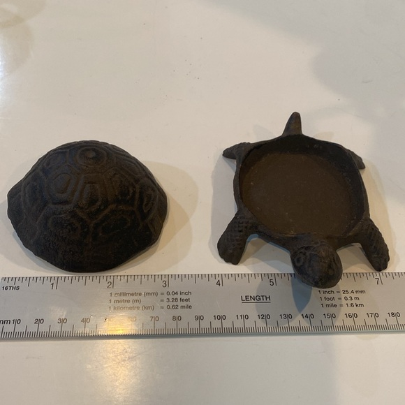 Turtle Tortoise Cast Iron Garden Decoration Key Hider Holder or trinket box VGUC - Picture 10 of 10